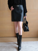 Mid-rise A-Line Buckle Skirt in Black